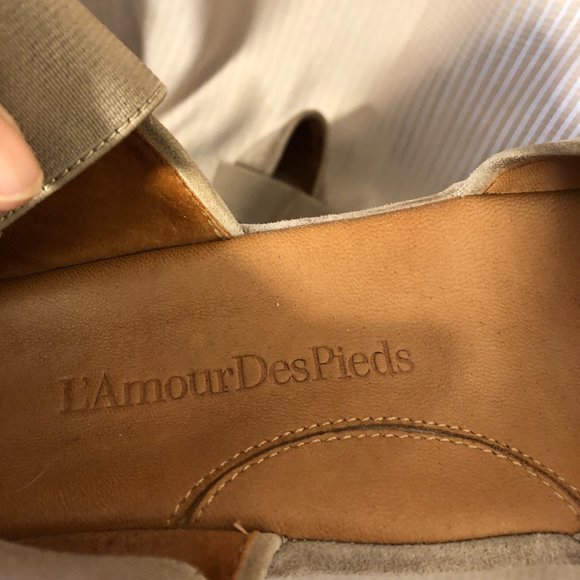 L'amour des Piedes Amadour beige platform sandals, 9 Wide - Picture 5 of 12